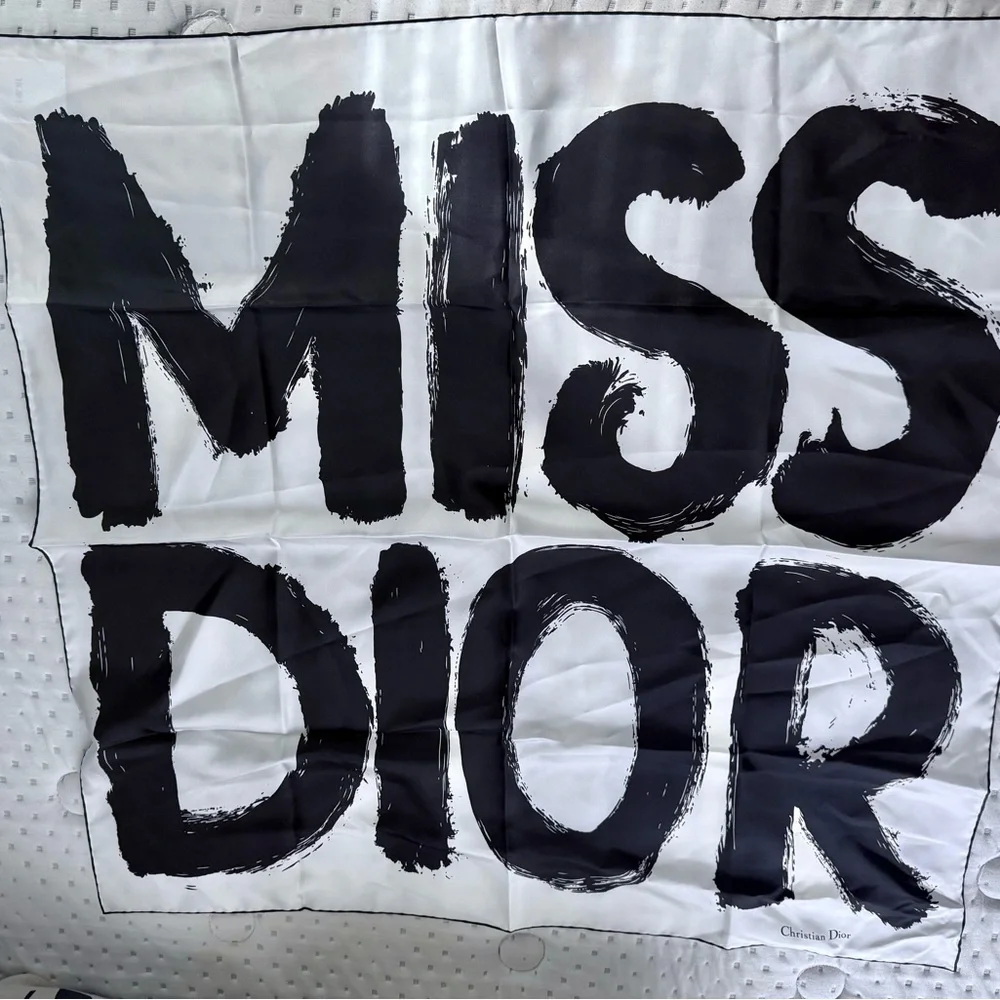 MISS DIOR GRAFFITI 90 SQUARE SCARF WHITE AND BLACK SILK